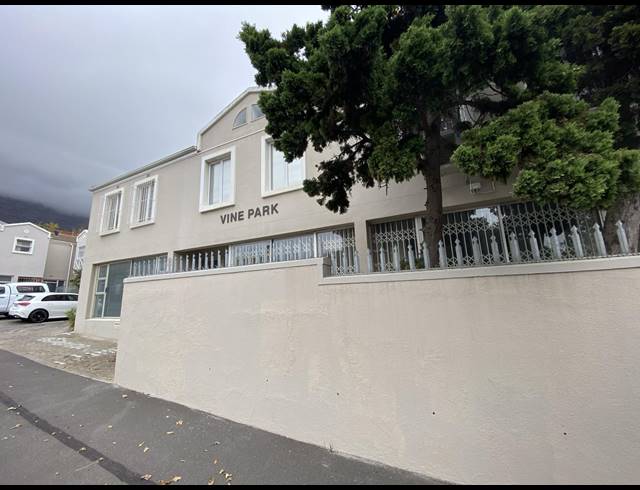 100M² OFFICE TO LET IN WOODSTOCK